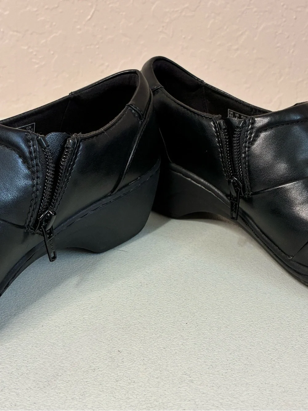 Clarks Channing Essa Black Leather Loafer Side  Zip Womens 9 Comfort Office